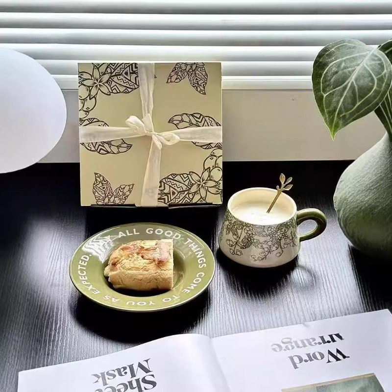 Valley Tea And Coffee - フランスのレトロスタイルのスズランの花セラミックコーヒーカッププレートラテアフタヌーンティーカップ絶妙なお土産誕生日ギフト