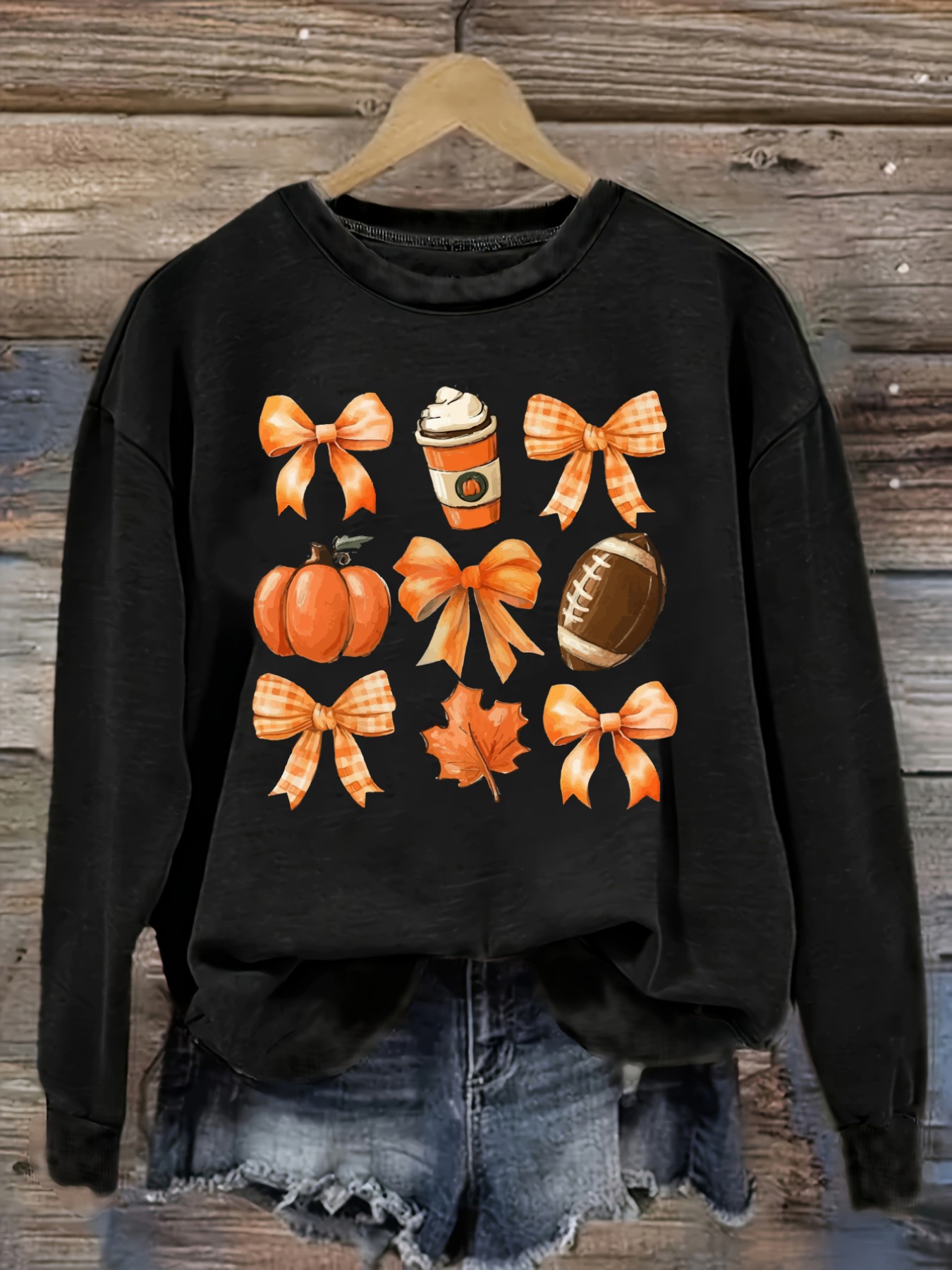 Coffee & Tea Garden Lincoln Menu - レディースカジュアル長袖クルーネックTシャツ、パンプキンボウル、コーヒー、フットボール、リーフ柄デザイン、ラウンドネック婦人服、洗濯機で洗える、やや伸縮性あり、ゆったりフィット、春・秋・冬用レディースTシャツ、ハロウィンコスチューム衣装