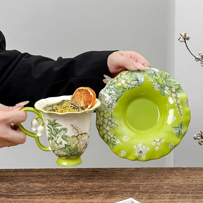 スズランの花が咲くアフタヌーンティーセット - 精巧な高級陶 - Valley Tea And Coffee のレビューと価格