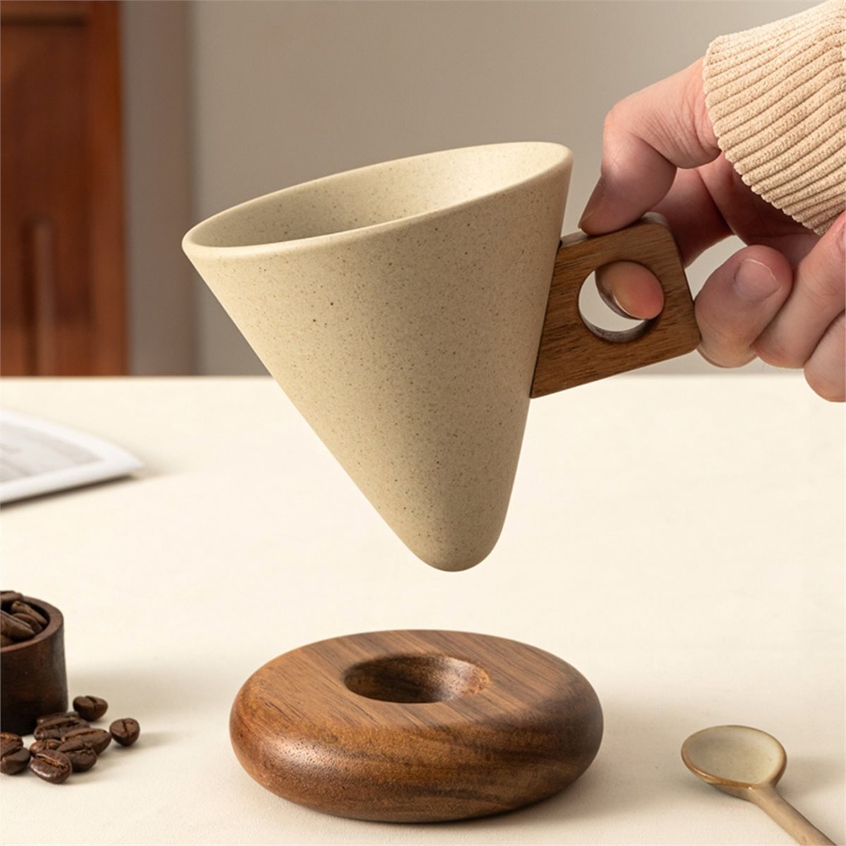 セラミックコーヒーカップ＆木製ベーススプーンセット レトロコ - Coffee & Tea Garden Lincoln Menu のレビューと価格